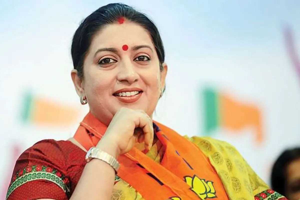 केंद्रीय मंत्री स्मृति ईरानी पहुंची पटना, तख्त श्री हरिमंदिर साहिब पहुंचकर मत्था टेका